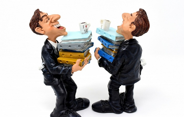 Papírování na úřadech je typické.