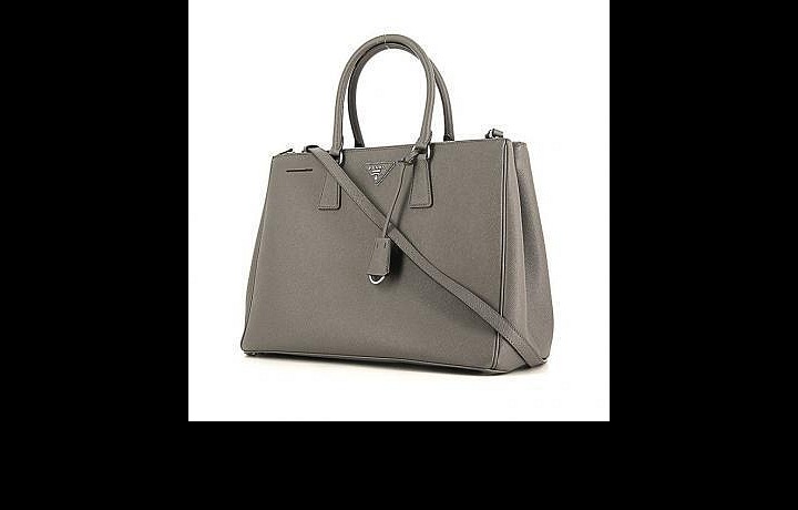 Kabelka, která je hlavním produktem celé vánoční kampaně.