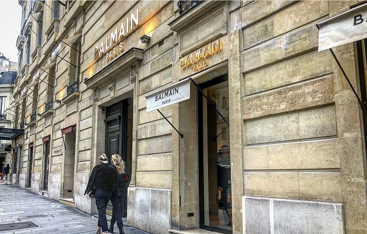 Butik Balmain na ulici Francois 1er.