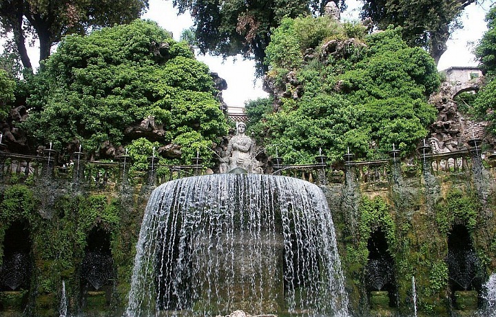 Fontána Ovato v celé své kráse