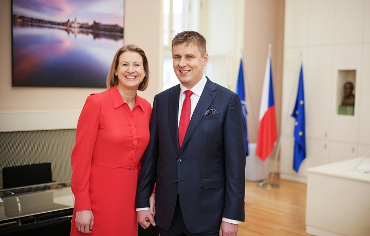 Tomáš Petříček s manželkou Ivou