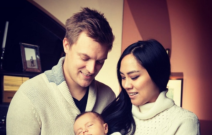 Tomáš se svou rodinou. 