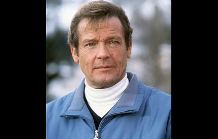 Roger Moore na lyžích v BOGNER.