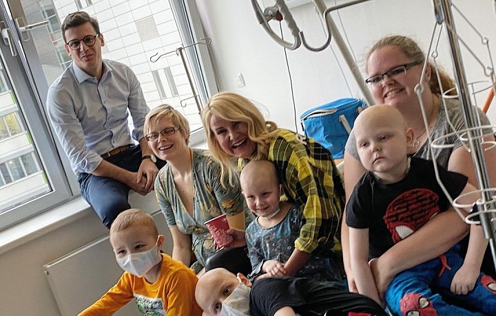 V nemocnici mezi dětmi. 