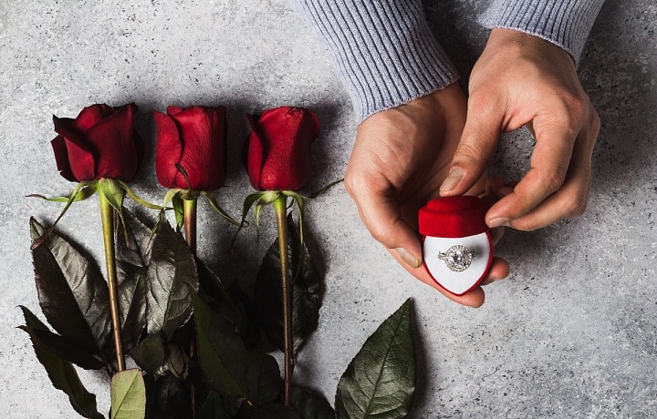 Žádost o ruku během Valentýna: klišé nebo novodobý trend?