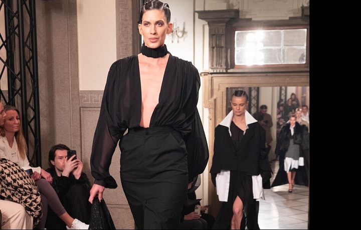 Aneta Vignerová na módní přehlídce