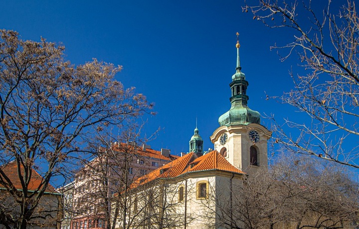 Kostel sv. Mikuláše, místo se silnou energií na Vršovickém náměstí