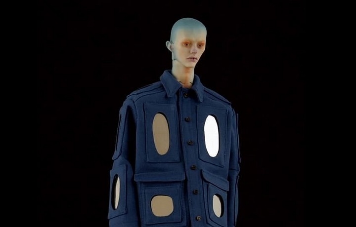 Pánský model z kolekce Walter Van Beirendonck SS 2021