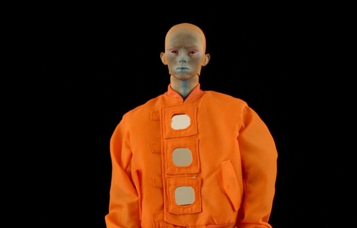 Pánský model z kolekce Walter Van Beirendonck SS 2021