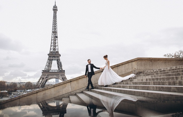 Manželský pár při Eiffelovce