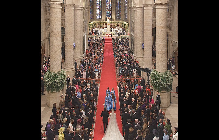 Svatební šaty pro Stéphanie, Hereditary vévodkyni z Lucemburska