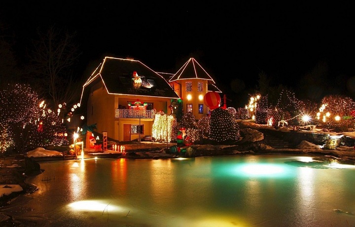 Vesnička Bad Tatzmannsdorf a v něm "vánoční" dům