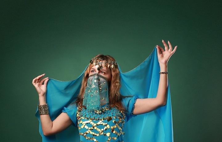 Ženy jsou však schopny ve své touze dosáhnout úspěchu udělat cokoliv, vynaložit nemalé finanční prostředky a podstoupit i zcela iracionální praktiky