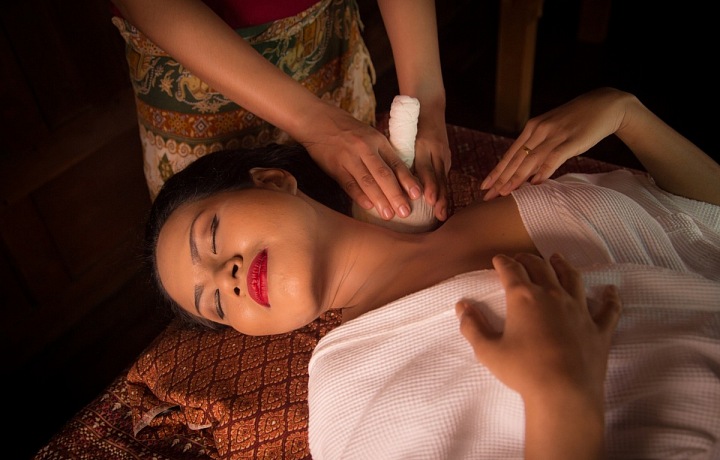 Tantrická masáž může být skvělou cestou, jak své lůno probudit a vrátit mu úctu, kterou si zasluhuje