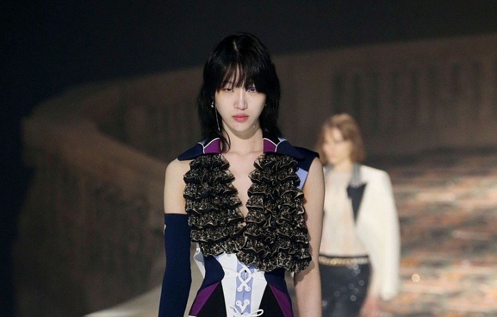 LV sáhl po korzetu! 