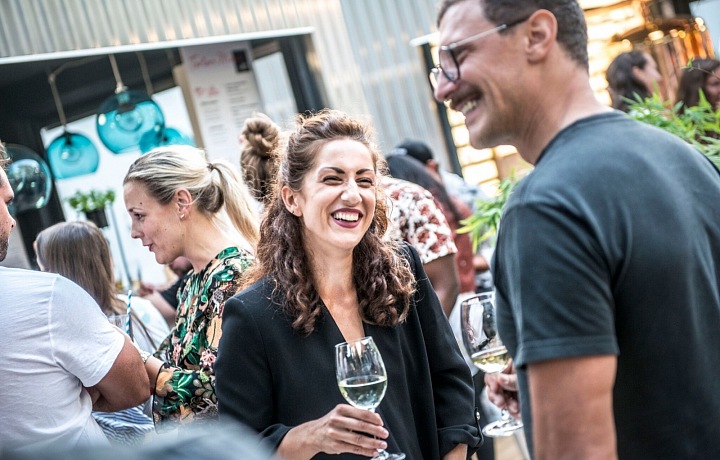 Lidé jsou lační po fancy marketech s dobrým jídlem. 