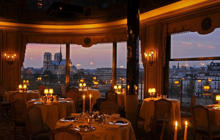 Atmosféra restaurace Tour D'Argent.