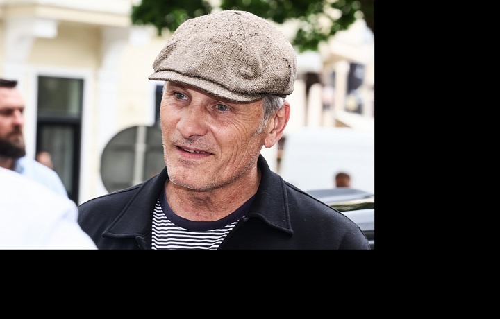 S pokorou odpovídal na všechny otázky