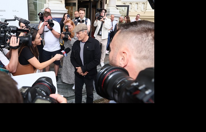 Na Vigga se ihned sesypali novináři