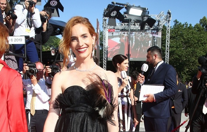 Hana Vagnerova, šaty Dominika Sedláčková