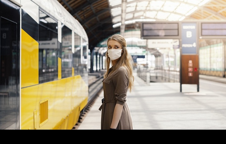 Bez roušek nefungovala ani doprava