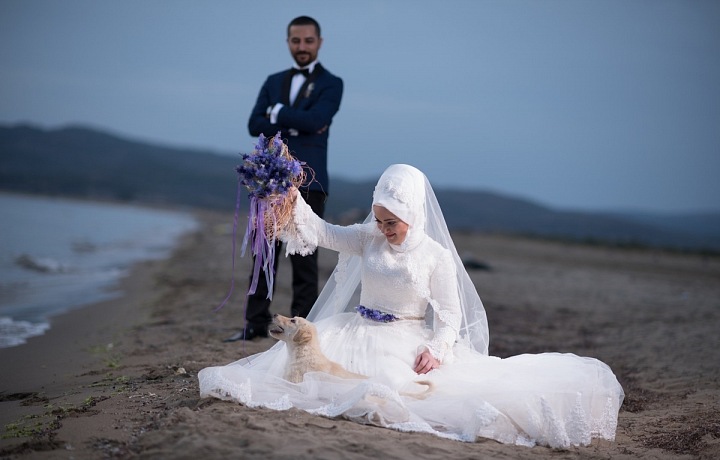 Podle tradice jsou běžná dohodnutá manželství, ne však vynucená, protože se svazkem musí souhlasit obě strany