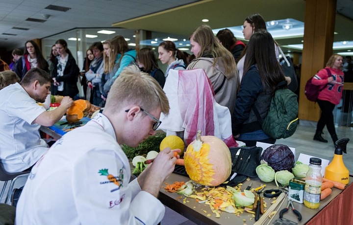 Vyřezávání ovoce a zeleniny