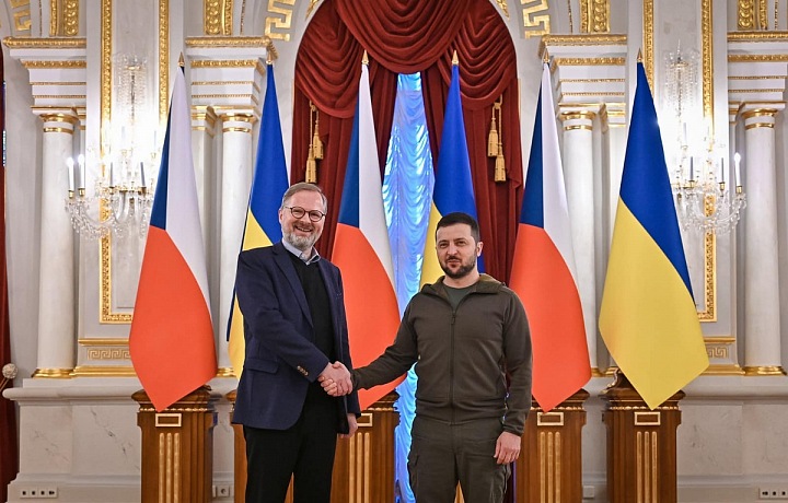 Prezident Ukrajiny Volodymyr Zelenskyj a předseda vlády České republiky Petr Fiala