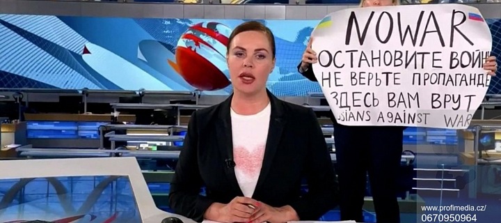 Ovsjannikovová vyrazila divákům zpráv dech