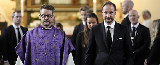 Ropná velmoc má nového krále. Norský panovník je na tom s ropnými miliardami jinak, než jeho arabští kolegové
