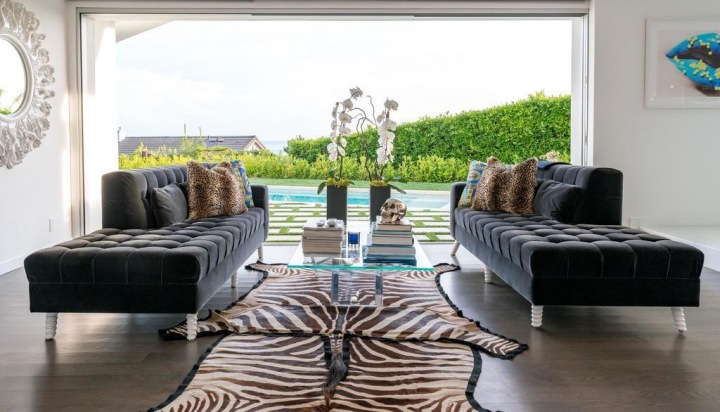 Veeve - Black Opulence on Grand View Drive Veeve - Black Opulence on Grand View Drive