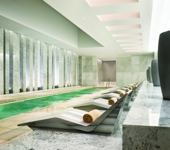 Je libo lázně ve stylu Bonda?