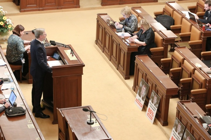 Mimořádné zasedání 