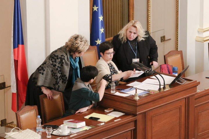 Mimořádné zasedání 