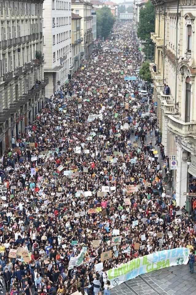 Díky Gretě se každý pátek plní ulice demonstruujícími studenty po celém světě. Díky Gretě se každý pátek plní ulice demonstruujícími studenty po celém světě.