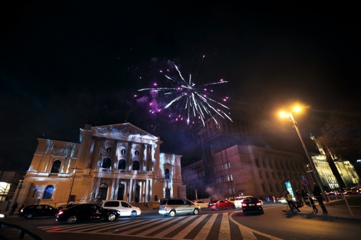 Státní opera se chystá na velkolepé otevření. Státní opera se chystá na velkolepé otevření.