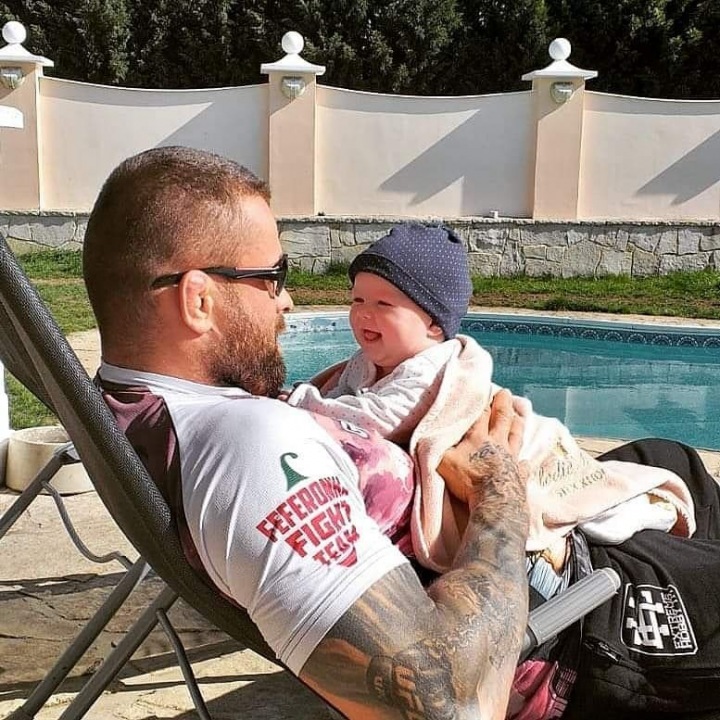Karlos si svou dceru opravdu užívá Karlos si svou dceru opravdu užívá