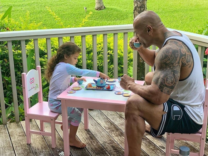 Dwayne se svou dcerkou vystupuje i často na Tik Toku Dwayne se svou dcerkou vystupuje i často na Tik Toku