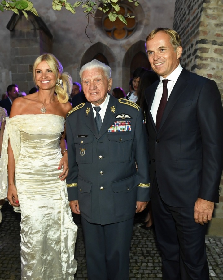 Jean-Frédéric Dufour a Tamara Kotvalová a Emil Boček Jean-Frédéric Dufour a Tamara Kotvalová a Emil Boček