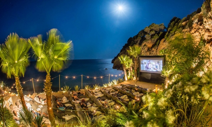 Kino na Ibize kloubí vše - slunce, svit měsíce, palmy a super filmy Kino na Ibize kloubí vše - slunce, svit měsíce, palmy a super filmy