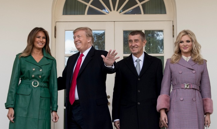 Andrej Babiš s manželkou Monikou a Donald Trump s manželkou Melanií