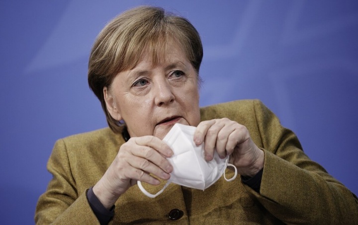 Německá kancléřka Angela Merkel s respirátorem Německá kancléřka Angela Merkel s respirátorem