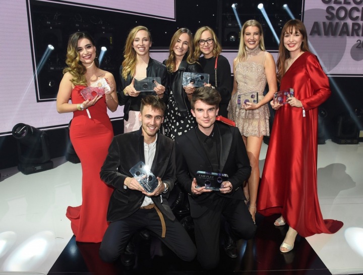 Anna Šulcová vlevo nahoře, Jakub Gulab vlevo dole Anna Šulcová vlevo nahoře, Jakub Gulab vlevo dole