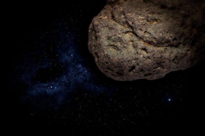Asteroid letí vesmírem Asteroid letí vesmírem