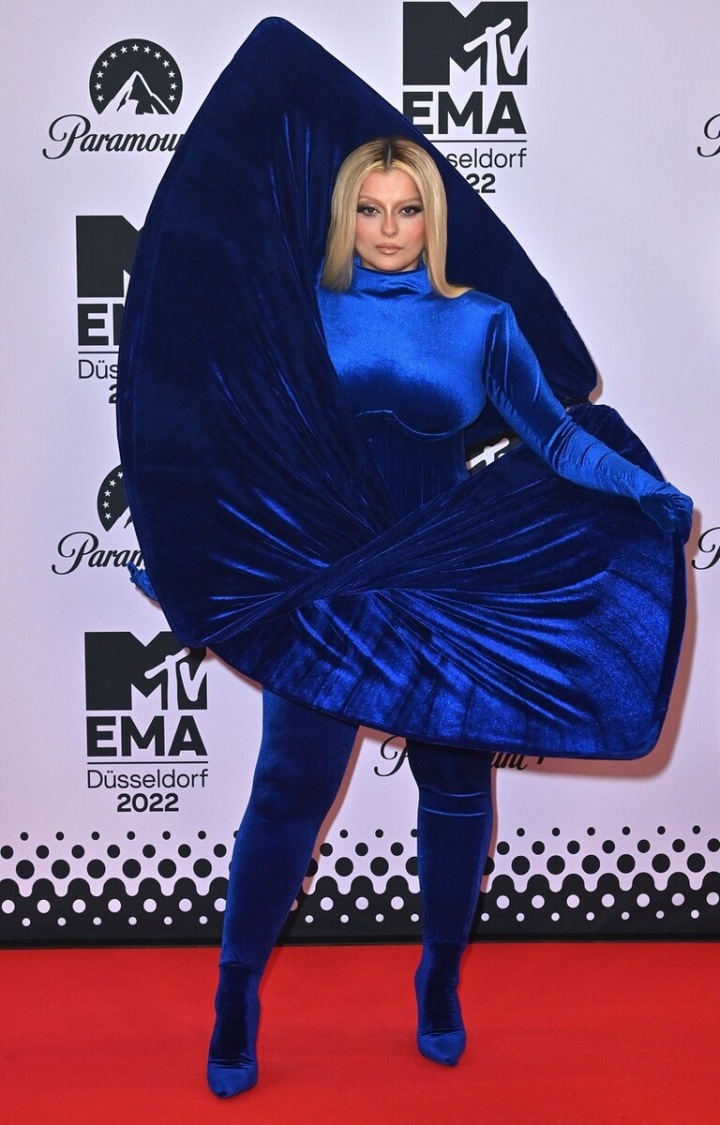 Nejextravagantnější kostým měla Bebe Rexha