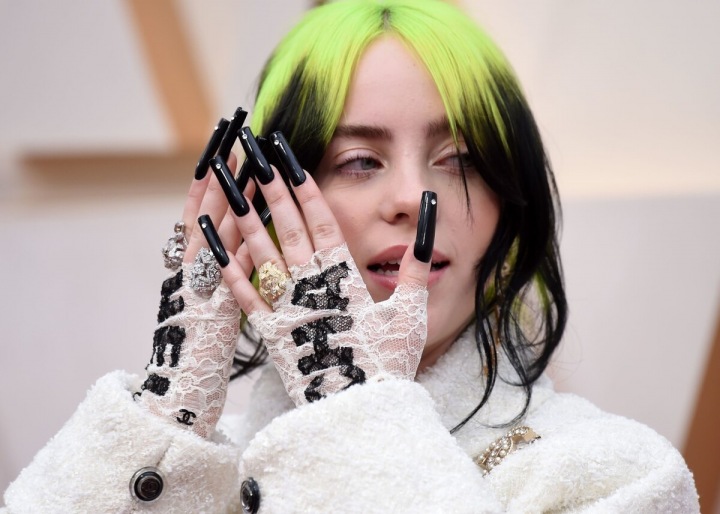Zpěvačka Billie Eilish na Oscarech v roce 2020