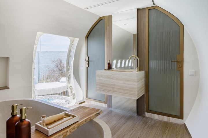 Krásná koupelna místo kokpitu.