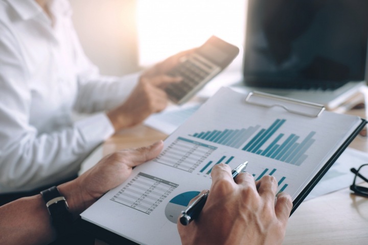 Inflace rozkolísává měnový trh