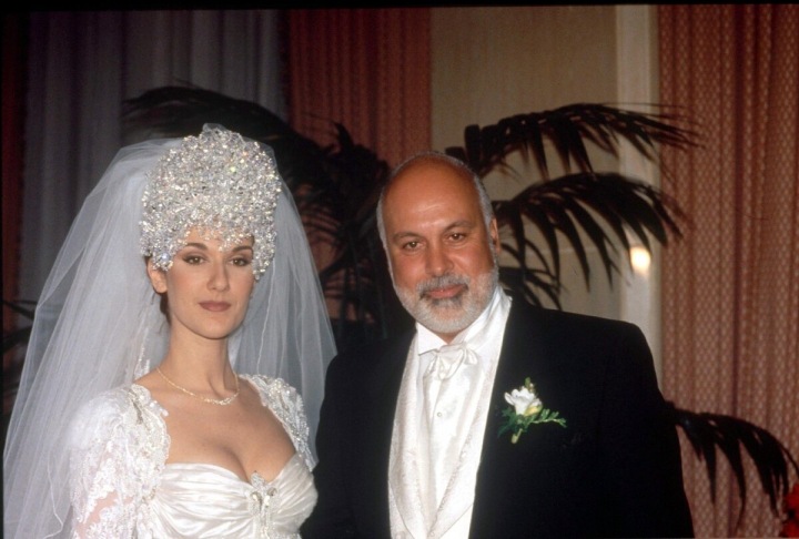 Celine Dion ve svatebním s manželem. Celine Dion ve svatebním s manželem.