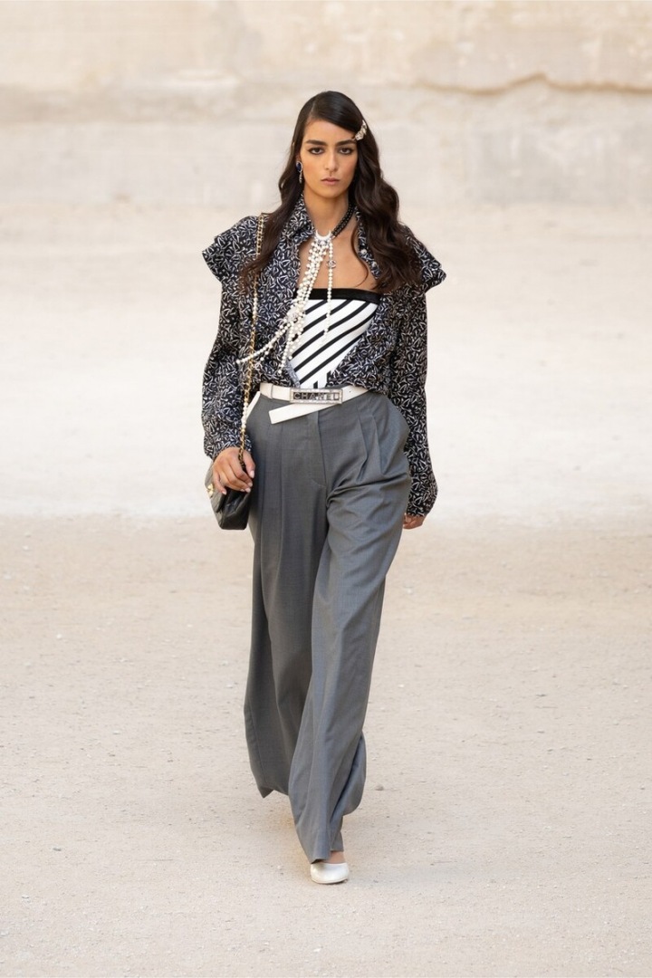 Model z nové kolekce značky Chanel. Model z nové kolekce značky Chanel.